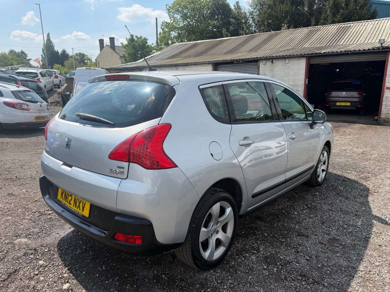 A 2012 PEUGEOT 3008 1.6 e-HDi Active SUV 5dr Diesel EGC Euro 5 (s/s) (112 ps) ** 3 Month Warran A 2012 PEUGEOT 3008 1.6 e-HDi Active SUV 5dr Diesel EGC Euro 5 (s/s) (112 ps) ** 3 Month Warran
