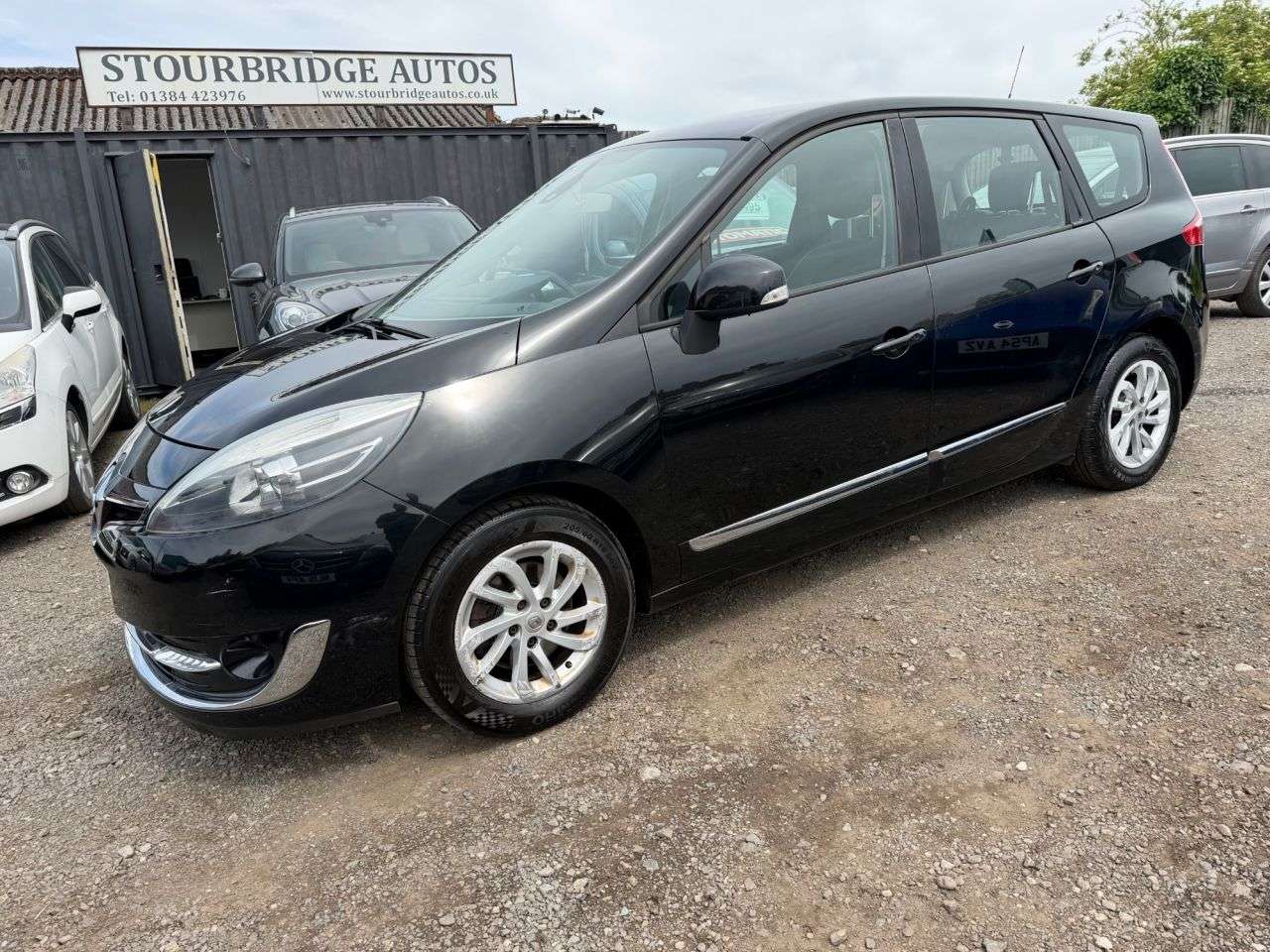 A 2013 RENAULT GRAND SCENIC 1.5 dCi Dynamique TomTom MPV 5dr Diesel EDC Euro 5 (110 ps) ** 3 Month Warr A 2013 RENAULT GRAND SCENIC 1.5 dCi Dynamique TomTom MPV 5dr Diesel EDC Euro 5 (110 ps) ** 3 Month Warr
