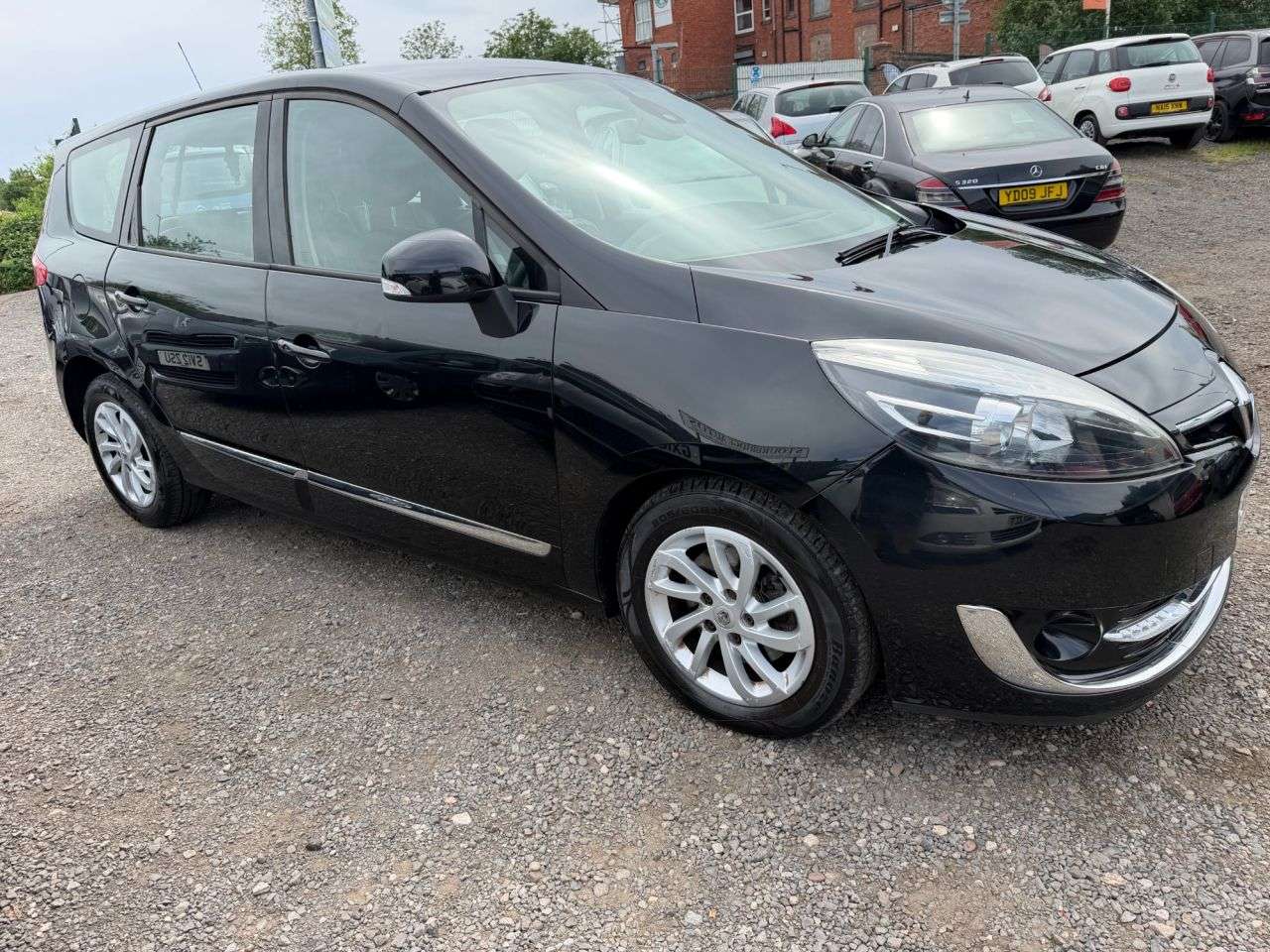 A 2013 RENAULT GRAND SCENIC 1.5 dCi Dynamique TomTom MPV 5dr Diesel EDC Euro 5 (110 ps) ** 3 Month Warr A 2013 RENAULT GRAND SCENIC 1.5 dCi Dynamique TomTom MPV 5dr Diesel EDC Euro 5 (110 ps) ** 3 Month Warr