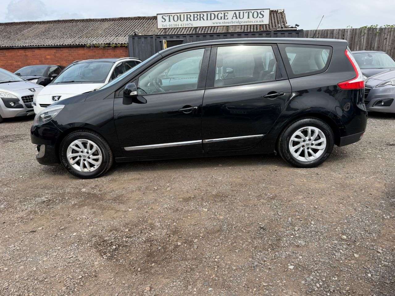 A 2013 RENAULT GRAND SCENIC 1.5 dCi Dynamique TomTom MPV 5dr Diesel EDC Euro 5 (110 ps) ** 3 Month Warr A 2013 RENAULT GRAND SCENIC 1.5 dCi Dynamique TomTom MPV 5dr Diesel EDC Euro 5 (110 ps) ** 3 Month Warr