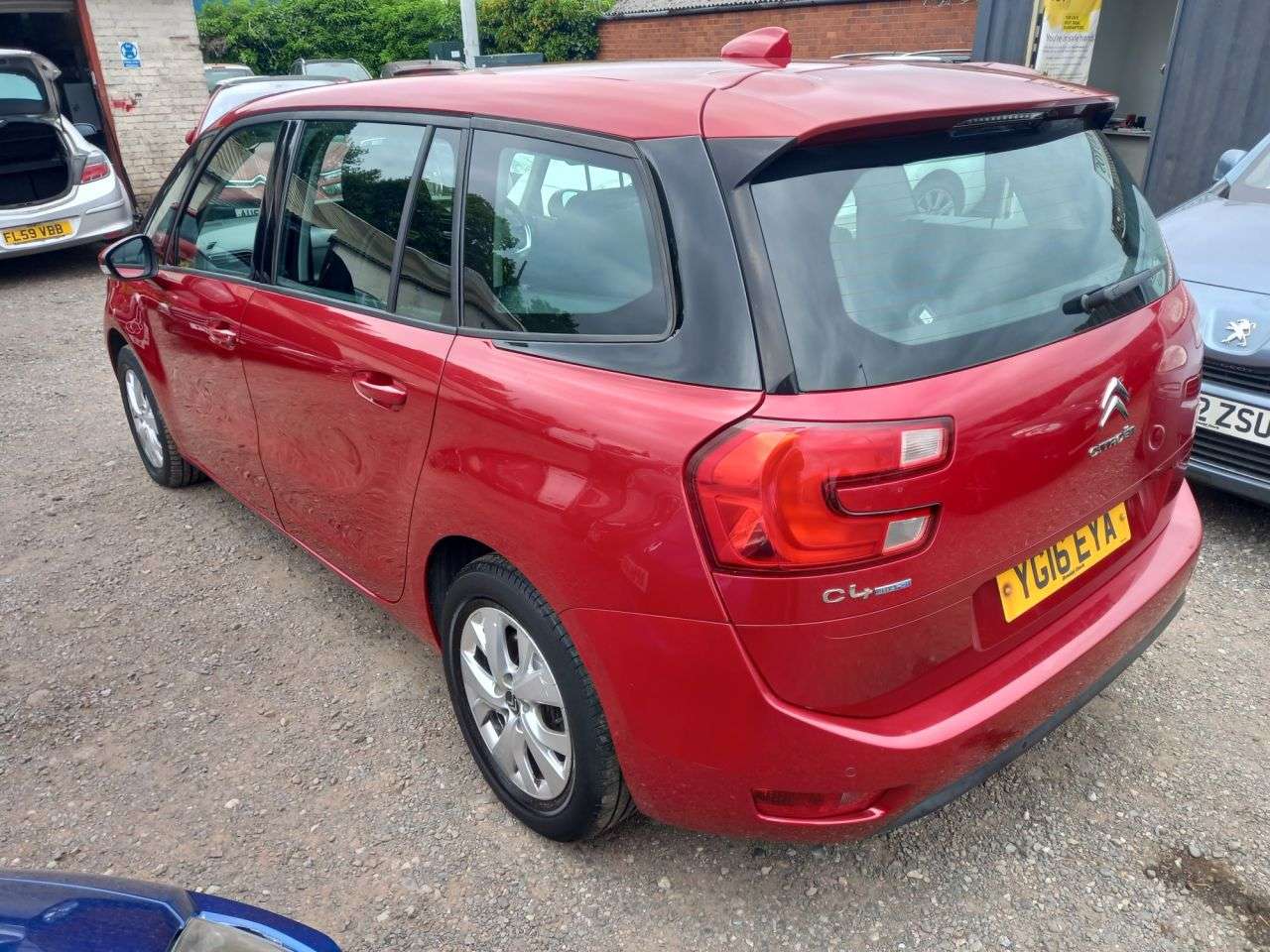 A 2016 CITROEN GRAND C4 PICASSO 1.6 BlueHDi VTR+ MPV 5dr Diesel Manual Euro 6 (s/s) (100 ps) 3 month warran A 2016 CITROEN GRAND C4 PICASSO 1.6 BlueHDi VTR+ MPV 5dr Diesel Manual Euro 6 (s/s) (100 ps) 3 month warran