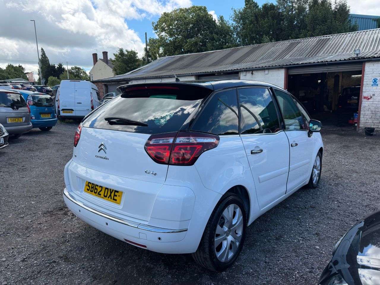 A 2012 CITROEN C4 PICASSO 1.6 e-HDi Airdream Platinum MPV 5dr Diesel EGS6 Euro 5 (s/s) (110 ps) ** 3 A 2012 CITROEN C4 PICASSO 1.6 e-HDi Airdream Platinum MPV 5dr Diesel EGS6 Euro 5 (s/s) (110 ps) ** 3