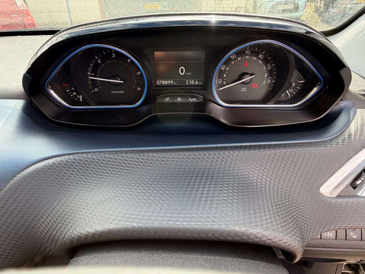 2014 PEUGEOT 2008 2014 PEUGEOT 2008