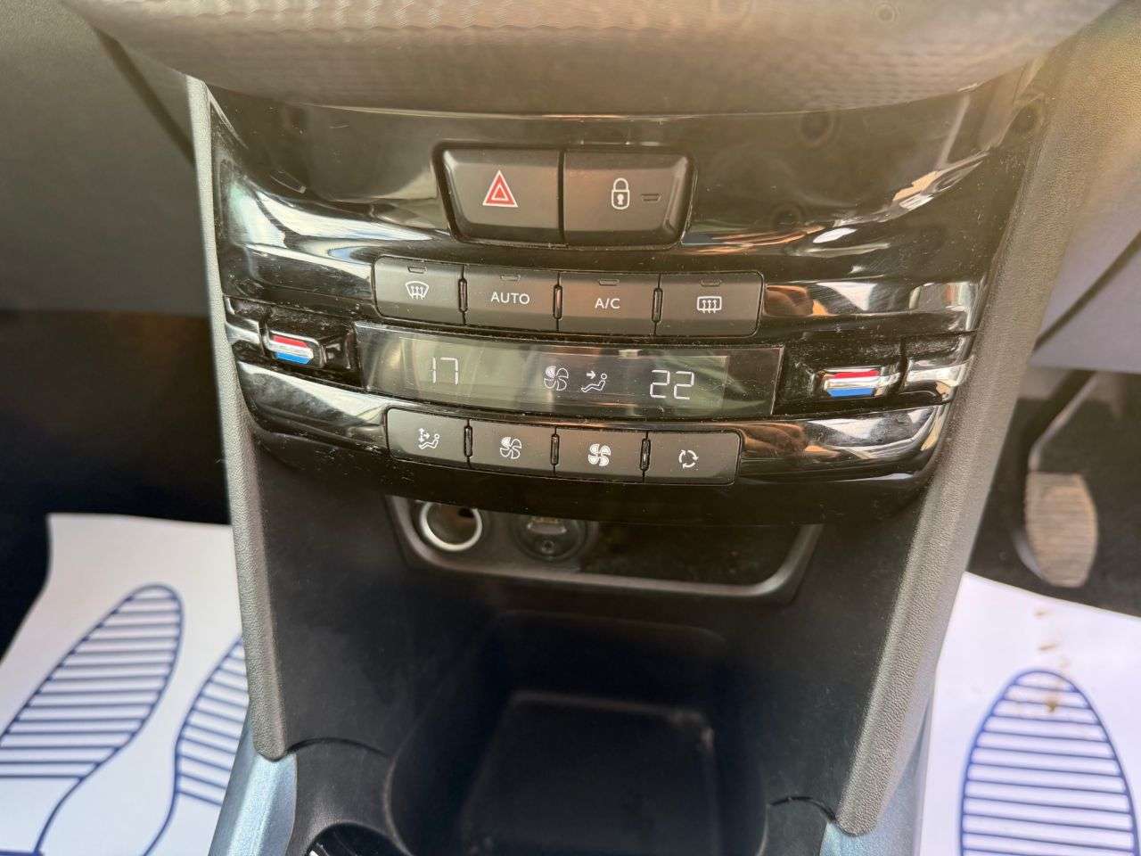 2014 PEUGEOT 2008 2014 PEUGEOT 2008
