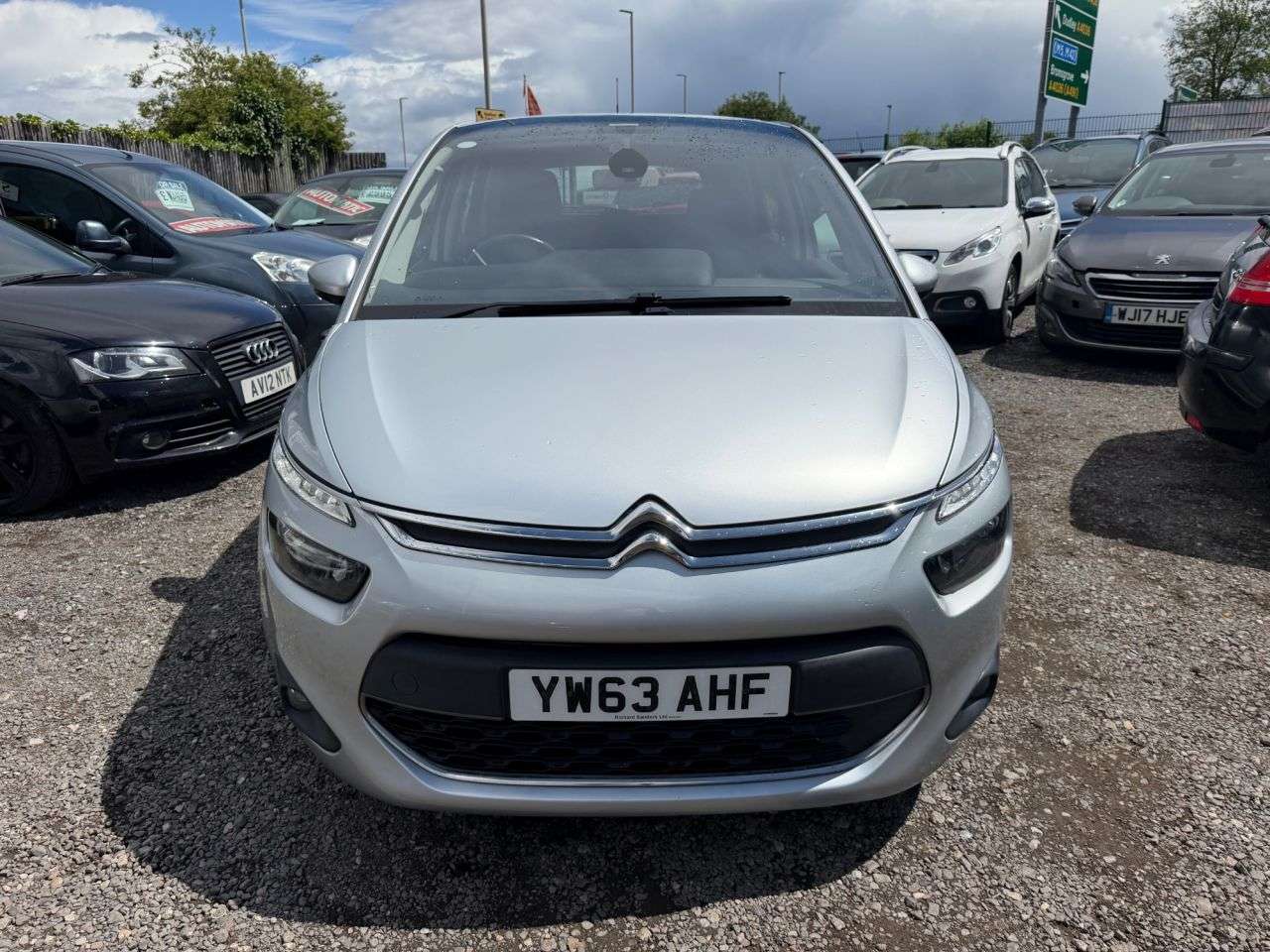 A 2014 CITROEN C4 PICASSO 1.6 e-HDi Airdream Exclusive MPV 5dr Diesel ETG6 Euro 5 (s/s) (115 ps) ** 3 A 2014 CITROEN C4 PICASSO 1.6 e-HDi Airdream Exclusive MPV 5dr Diesel ETG6 Euro 5 (s/s) (115 ps) ** 3
