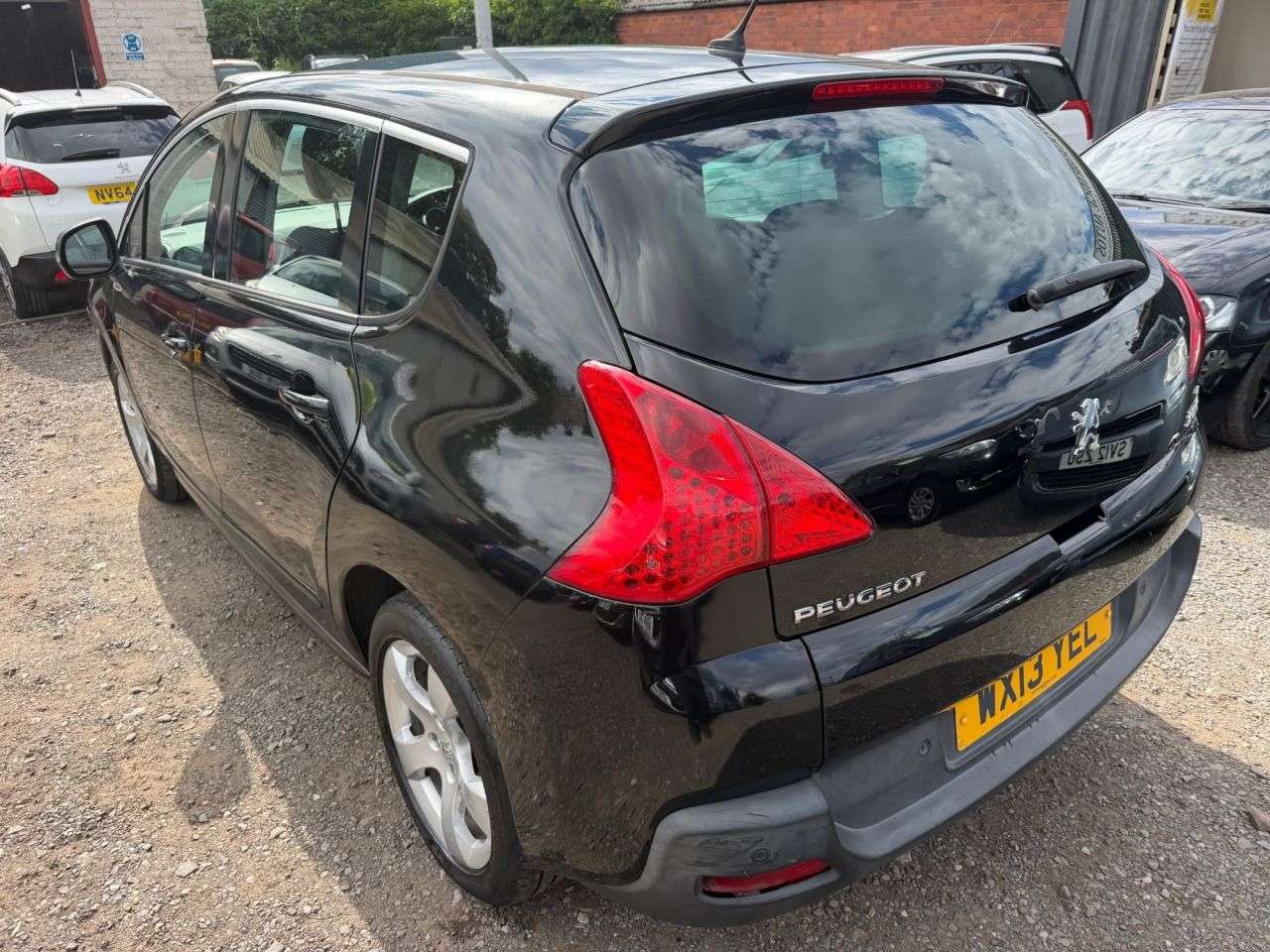 A 2013 PEUGEOT 3008 1.6 e-HDi Active SUV 5dr Diesel EGC Euro 5 (s/s) (115 ps) ** 3 Month Warran A 2013 PEUGEOT 3008 1.6 e-HDi Active SUV 5dr Diesel EGC Euro 5 (s/s) (115 ps) ** 3 Month Warran