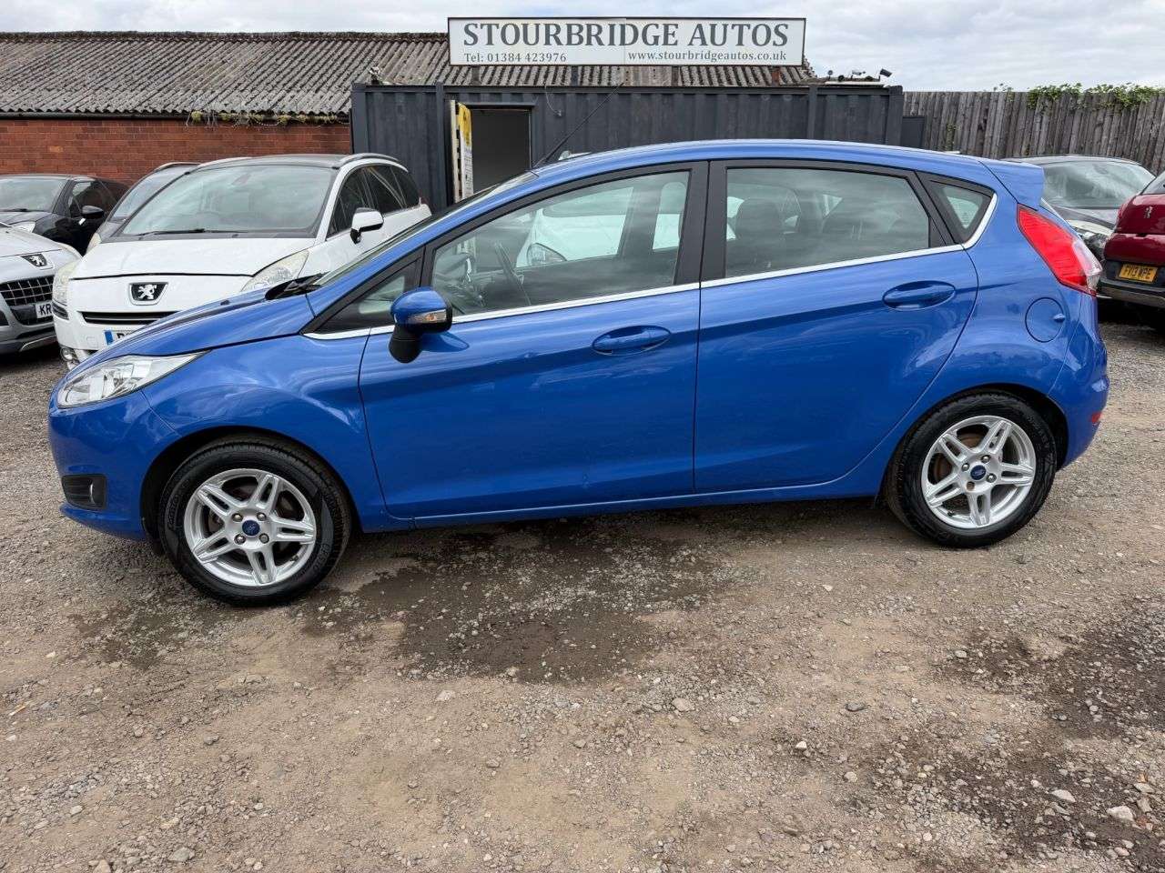 A 2013 FORD FIESTA 1.0 Zetec Hatchback 5dr Petrol Manual Euro 5 (s/s) (80 ps) ** 3 Month Warra A 2013 FORD FIESTA 1.0 Zetec Hatchback 5dr Petrol Manual Euro 5 (s/s) (80 ps) ** 3 Month Warra