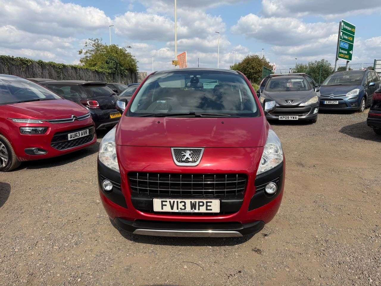 A 2013 PEUGEOT 3008 1.6 e-HDi Allure SUV 5dr Diesel EGC Euro 5 (s/s) (115 ps) ** 3 Month Warran A 2013 PEUGEOT 3008 1.6 e-HDi Allure SUV 5dr Diesel EGC Euro 5 (s/s) (115 ps) ** 3 Month Warran