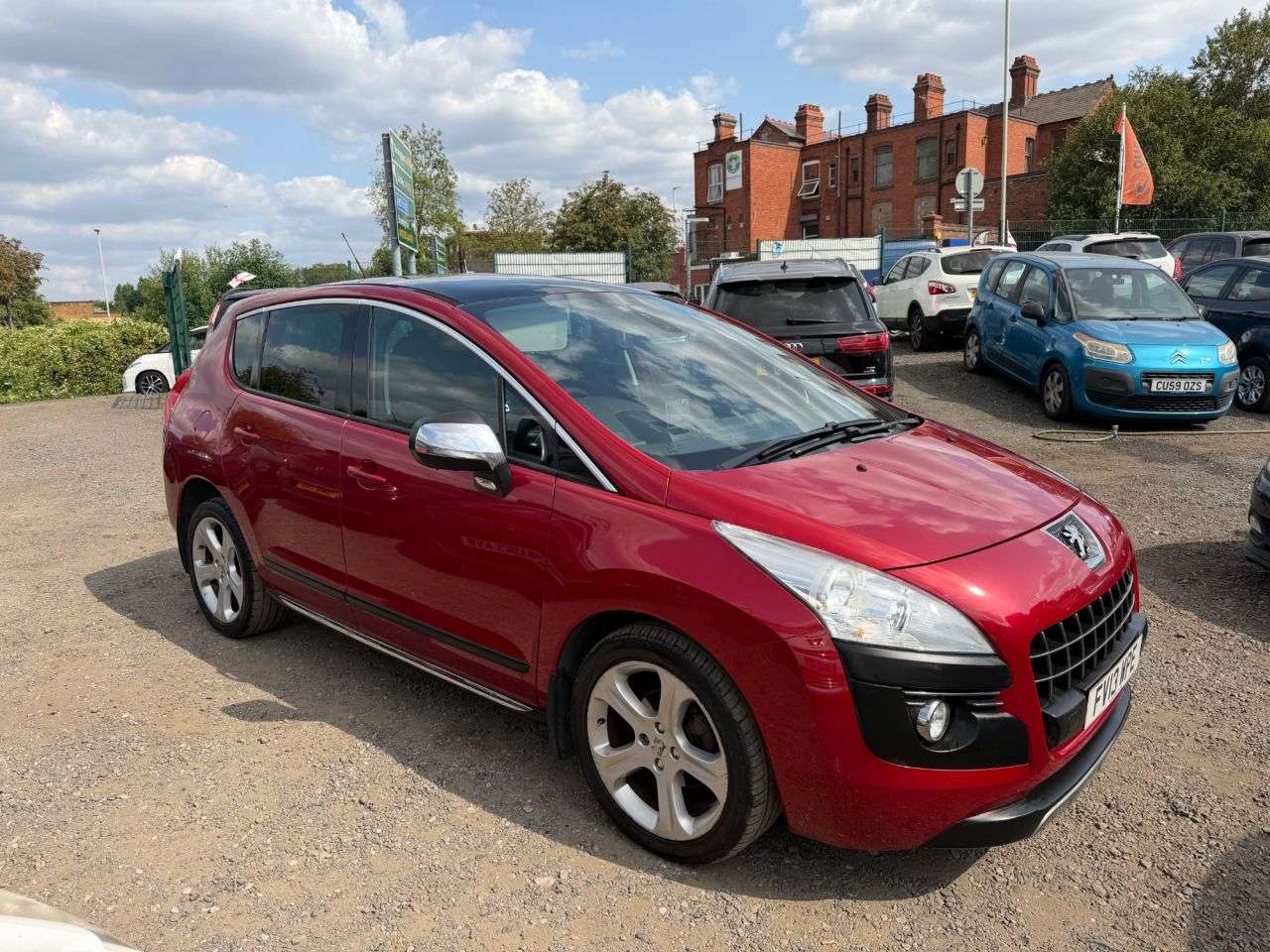 A 2013 PEUGEOT 3008 1.6 e-HDi Allure SUV 5dr Diesel EGC Euro 5 (s/s) (115 ps) ** 3 Month Warran A 2013 PEUGEOT 3008 1.6 e-HDi Allure SUV 5dr Diesel EGC Euro 5 (s/s) (115 ps) ** 3 Month Warran