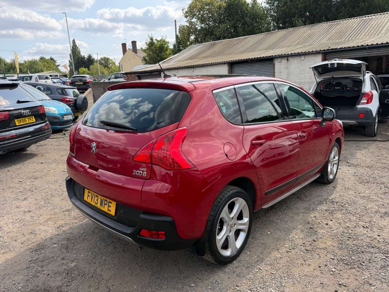 A 2013 PEUGEOT 3008 1.6 e-HDi Allure SUV 5dr Diesel EGC Euro 5 (s/s) (115 ps) ** 3 Month Warran A 2013 PEUGEOT 3008 1.6 e-HDi Allure SUV 5dr Diesel EGC Euro 5 (s/s) (115 ps) ** 3 Month Warran