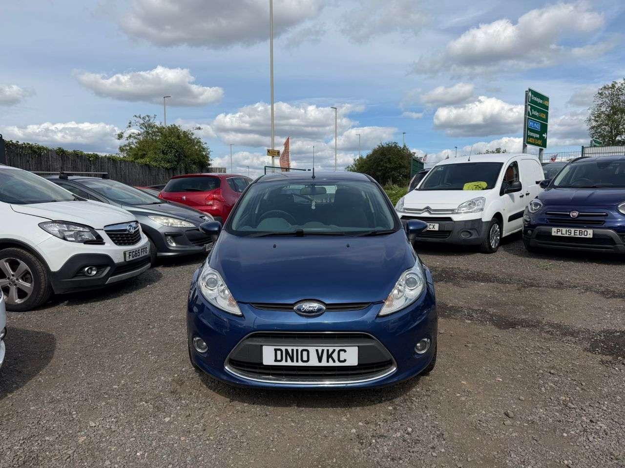 A 2010 FORD FIESTA 1.25 Zetec Hatchback 3dr Petrol Manual (129 g/km, 81 bhp) ** 1 Month Warran A 2010 FORD FIESTA 1.25 Zetec Hatchback 3dr Petrol Manual (129 g/km, 81 bhp) ** 1 Month Warran