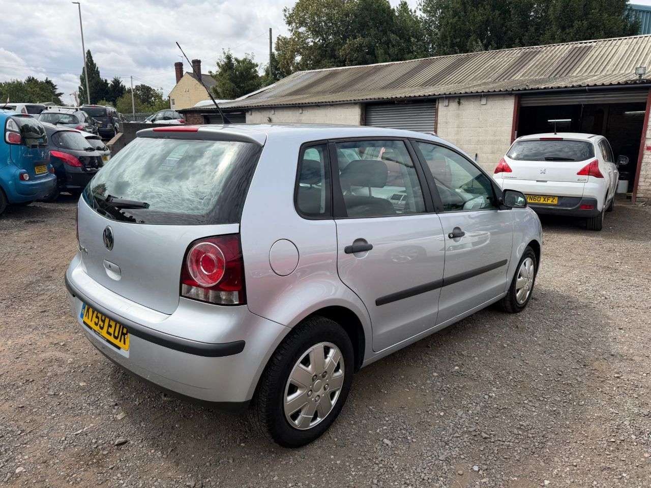 A 2009 VOLKSWAGEN POLO 1.2 E Hatchback 5dr Petrol Manual (138 g/km, 60 bhp) A 2009 VOLKSWAGEN POLO 1.2 E Hatchback 5dr Petrol Manual (138 g/km, 60 bhp)