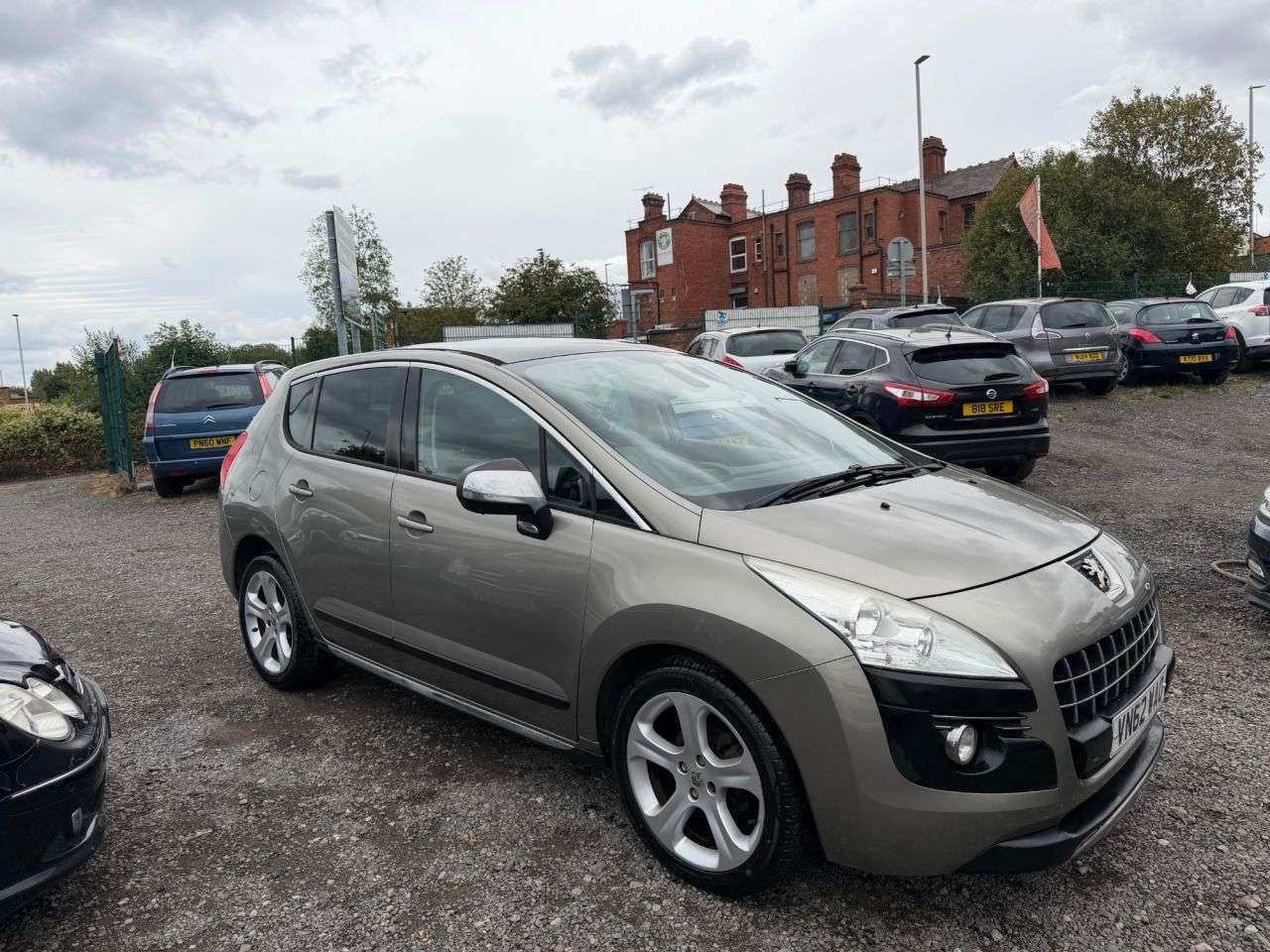 A 2012 PEUGEOT 3008 1.6 e-HDi Allure SUV 5dr Diesel EGC Euro 5 (s/s) (115 ps) A 2012 PEUGEOT 3008 1.6 e-HDi Allure SUV 5dr Diesel EGC Euro 5 (s/s) (115 ps)