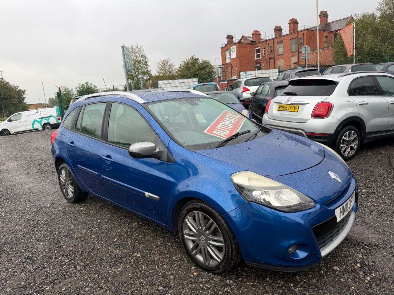 A 2011 RENAULT CLIO 1.6 VVT Dynamique TomTom Sport Tourer 5dr Petrol Auto Euro 5 (111 ps) A 2011 RENAULT CLIO 1.6 VVT Dynamique TomTom Sport Tourer 5dr Petrol Auto Euro 5 (111 ps)