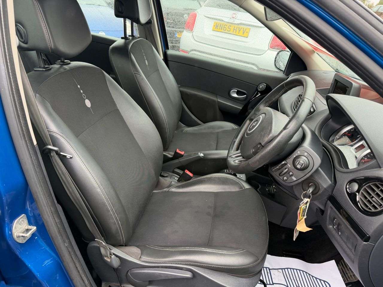 2011 RENAULT CLIO 2011 RENAULT CLIO