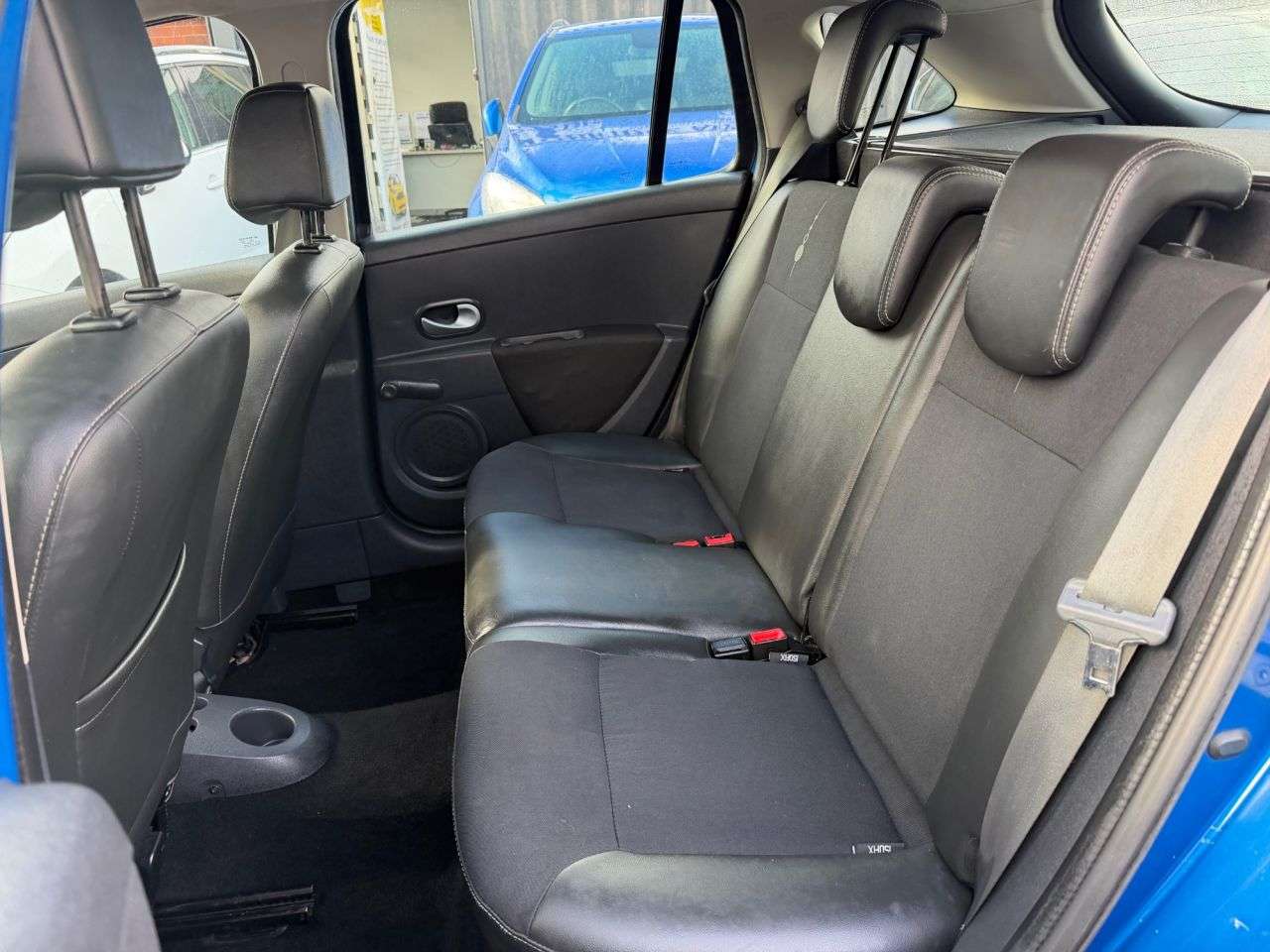 2011 RENAULT CLIO 2011 RENAULT CLIO