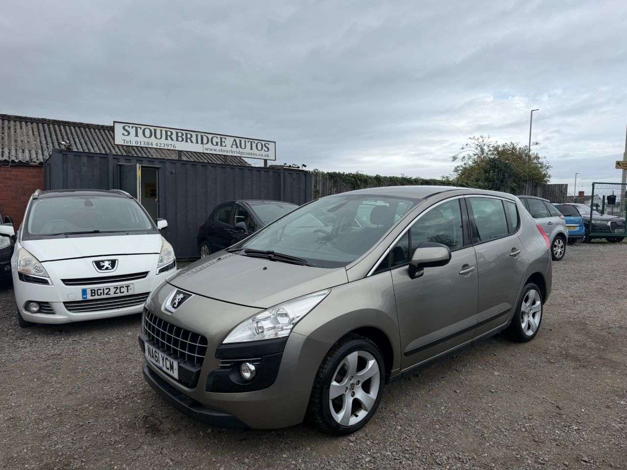 A 2011 PEUGEOT 3008 1.6 e-HDi Sport SUV 5dr Diesel EGC Euro 5 (s/s) (112 ps) ** 3 Month Warrant A 2011 PEUGEOT 3008 1.6 e-HDi Sport SUV 5dr Diesel EGC Euro 5 (s/s) (112 ps) ** 3 Month Warrant