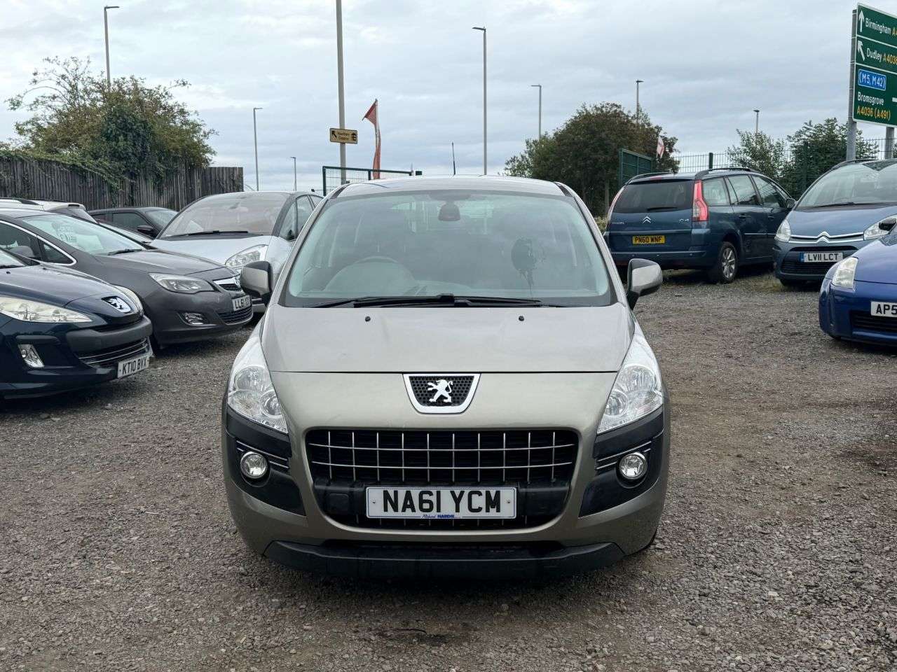 A 2011 PEUGEOT 3008 1.6 e-HDi Sport SUV 5dr Diesel EGC Euro 5 (s/s) (112 ps) ** 3 Month Warrant A 2011 PEUGEOT 3008 1.6 e-HDi Sport SUV 5dr Diesel EGC Euro 5 (s/s) (112 ps) ** 3 Month Warrant