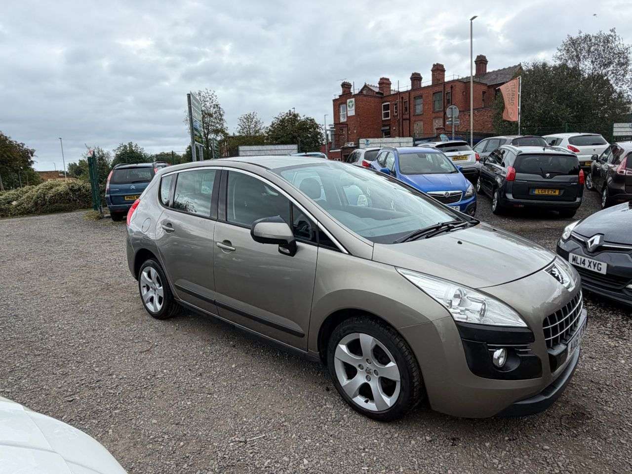 A 2011 PEUGEOT 3008 1.6 e-HDi Sport SUV 5dr Diesel EGC Euro 5 (s/s) (112 ps) ** 3 Month Warrant A 2011 PEUGEOT 3008 1.6 e-HDi Sport SUV 5dr Diesel EGC Euro 5 (s/s) (112 ps) ** 3 Month Warrant