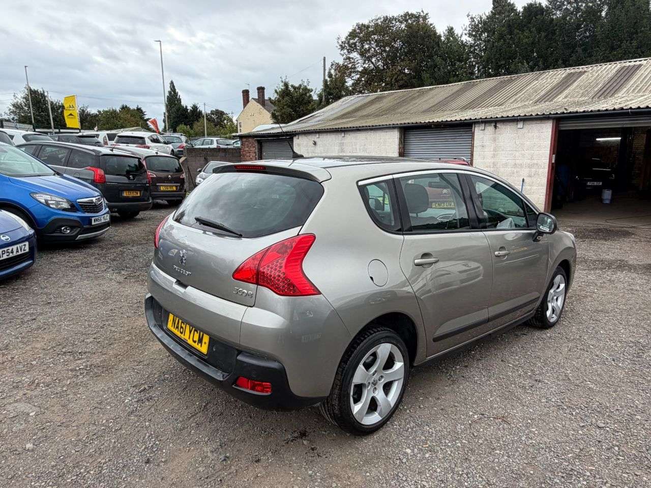 A 2011 PEUGEOT 3008 1.6 e-HDi Sport SUV 5dr Diesel EGC Euro 5 (s/s) (112 ps) ** 3 Month Warrant A 2011 PEUGEOT 3008 1.6 e-HDi Sport SUV 5dr Diesel EGC Euro 5 (s/s) (112 ps) ** 3 Month Warrant