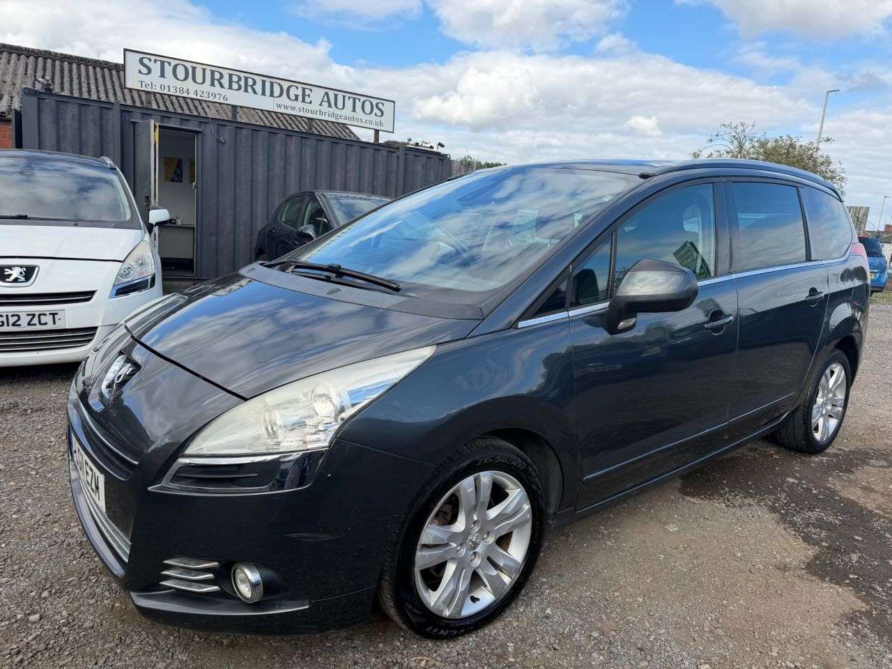 A 2011 PEUGEOT 5008 2.0 HDi Exclusive MPV 5dr Diesel Auto Euro 5 (163 ps) ** 3 Month Warranty * A 2011 PEUGEOT 5008 2.0 HDi Exclusive MPV 5dr Diesel Auto Euro 5 (163 ps) ** 3 Month Warranty *
