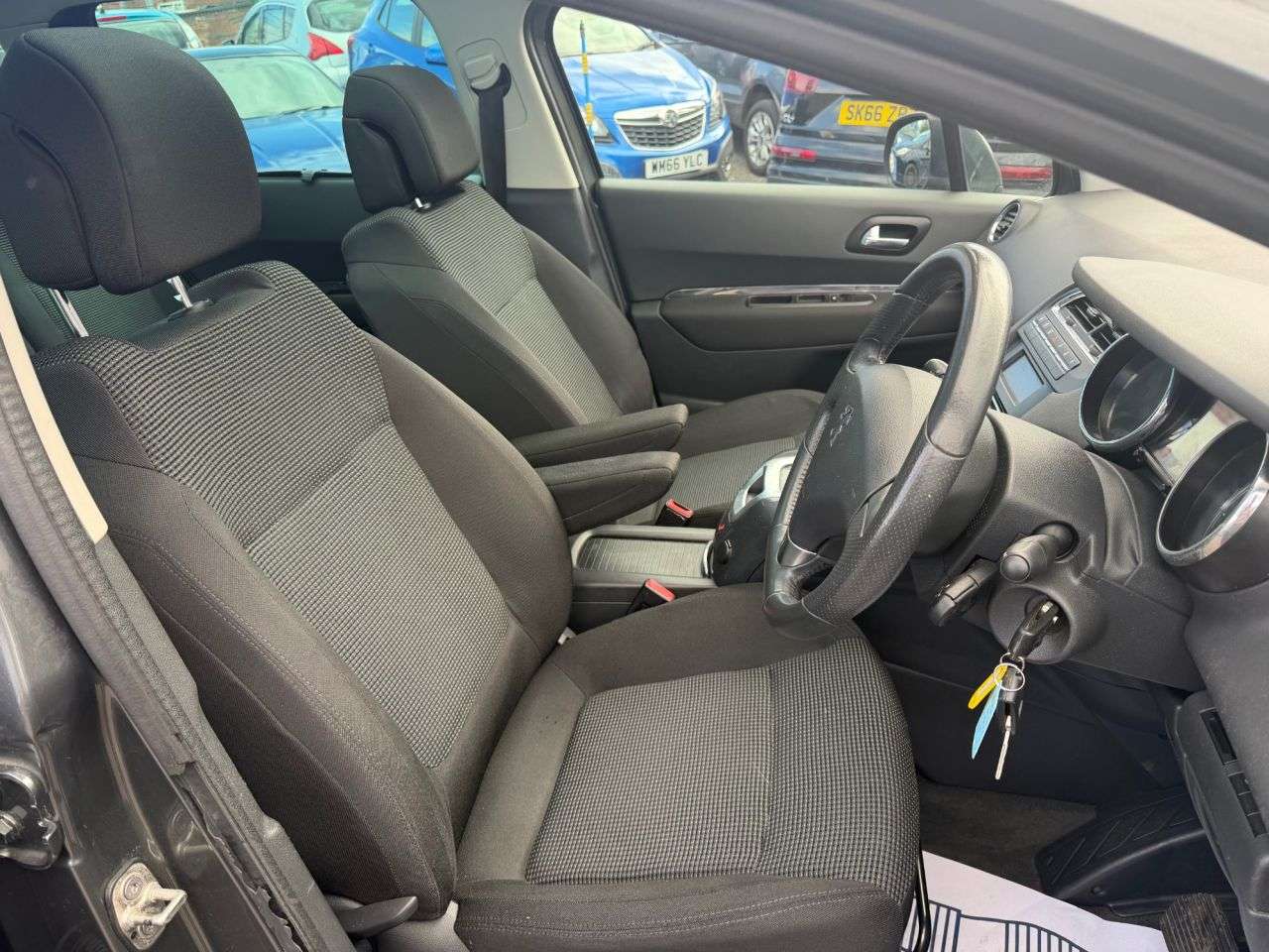 2011 PEUGEOT 5008 2011 PEUGEOT 5008