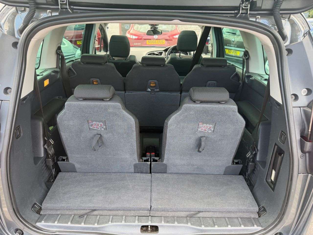 2011 PEUGEOT 5008 2011 PEUGEOT 5008
