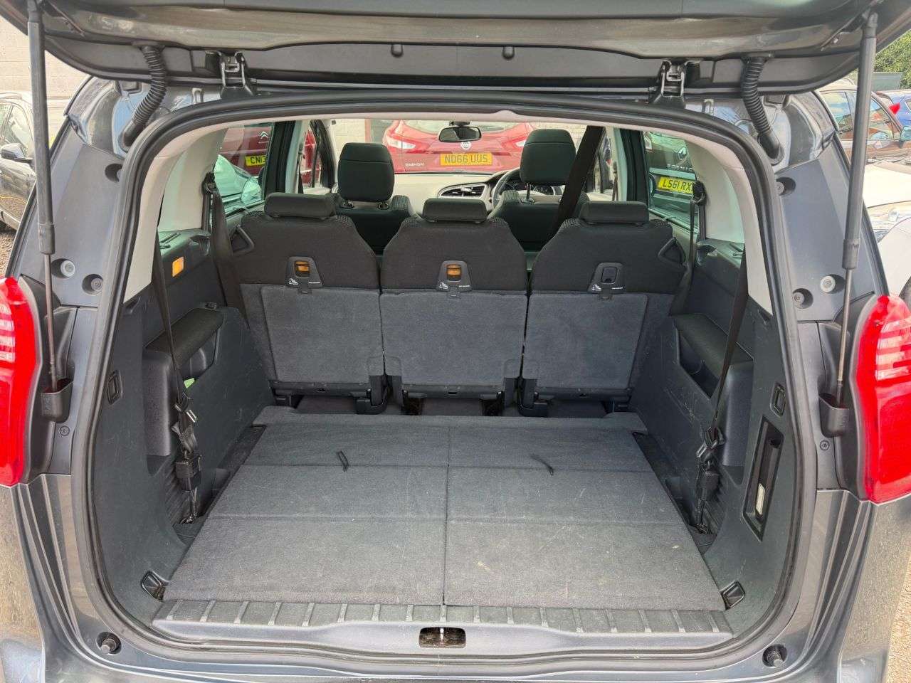 2011 PEUGEOT 5008 2011 PEUGEOT 5008