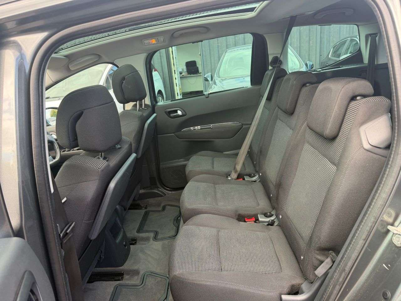 2011 PEUGEOT 5008 2011 PEUGEOT 5008