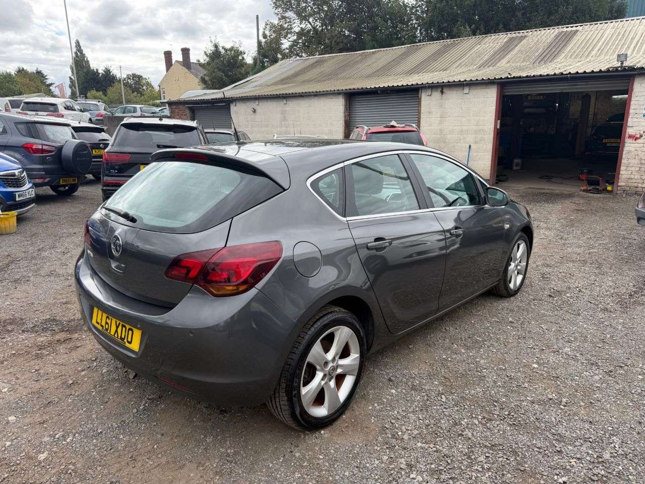 A 2012 VAUXHALL ASTRA 1.4 16v SRi Hatchback 5dr Petrol Manual Euro 5 (100 ps) ** 1 Month Warranty A 2012 VAUXHALL ASTRA 1.4 16v SRi Hatchback 5dr Petrol Manual Euro 5 (100 ps) ** 1 Month Warranty