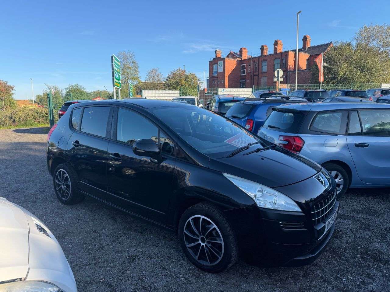 A 2013 PEUGEOT 3008 1.6 e-HDi Access SUV 5dr Diesel EGC Euro 5 (s/s) (115 ps) ** 3 Month Warran A 2013 PEUGEOT 3008 1.6 e-HDi Access SUV 5dr Diesel EGC Euro 5 (s/s) (115 ps) ** 3 Month Warran