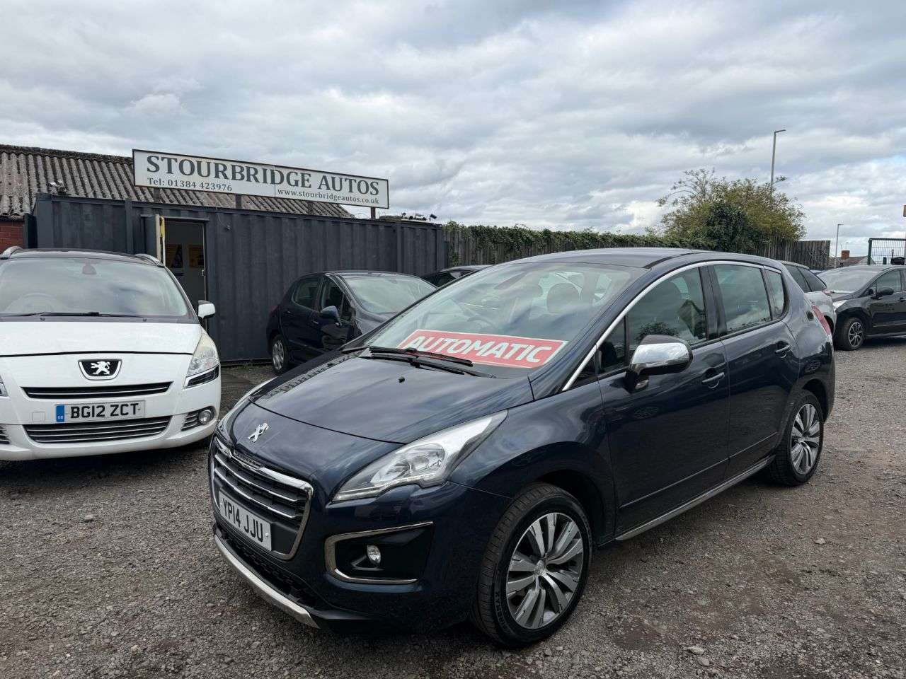 A 2014 PEUGEOT 3008 1.6 e-HDi Active SUV 5dr Diesel EGC Euro 5 (s/s) (115 ps) ** 3 Month Warran A 2014 PEUGEOT 3008 1.6 e-HDi Active SUV 5dr Diesel EGC Euro 5 (s/s) (115 ps) ** 3 Month Warran