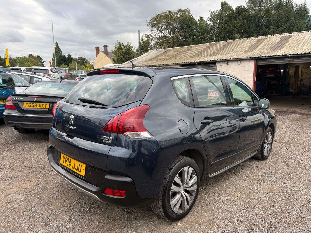 A 2014 PEUGEOT 3008 1.6 e-HDi Active SUV 5dr Diesel EGC Euro 5 (s/s) (115 ps) ** 3 Month Warran A 2014 PEUGEOT 3008 1.6 e-HDi Active SUV 5dr Diesel EGC Euro 5 (s/s) (115 ps) ** 3 Month Warran