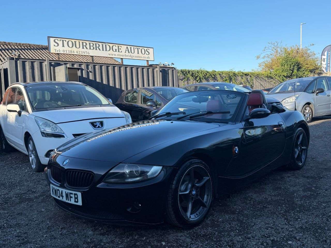 A 2004 BMW Z4 2.5i SE Convertible 2dr Petrol Manual Euro 3 (192 bhp) A 2004 BMW Z4 2.5i SE Convertible 2dr Petrol Manual Euro 3 (192 bhp)