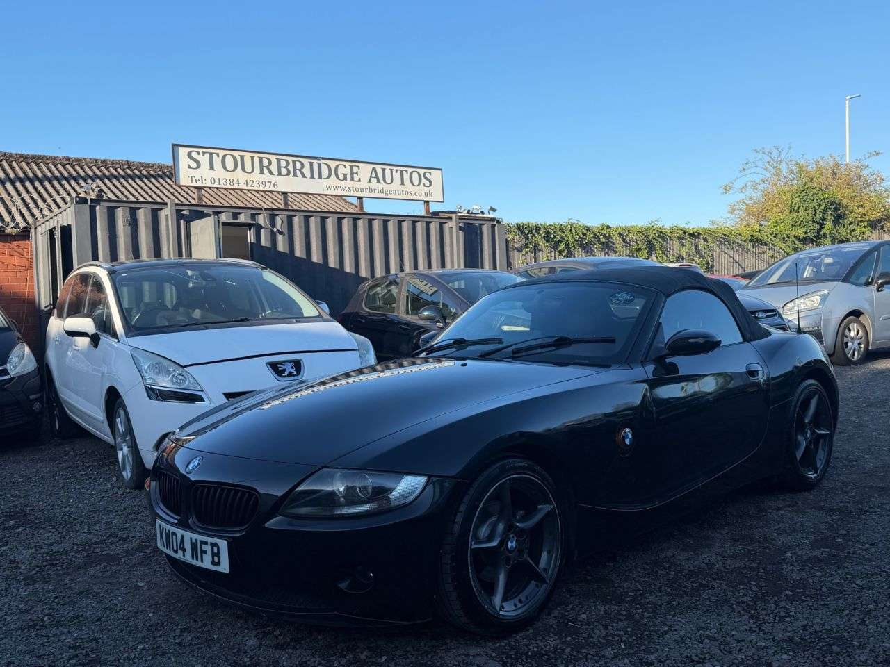 A 2004 BMW Z4 2.5i SE Convertible 2dr Petrol Manual Euro 3 (192 bhp) A 2004 BMW Z4 2.5i SE Convertible 2dr Petrol Manual Euro 3 (192 bhp)