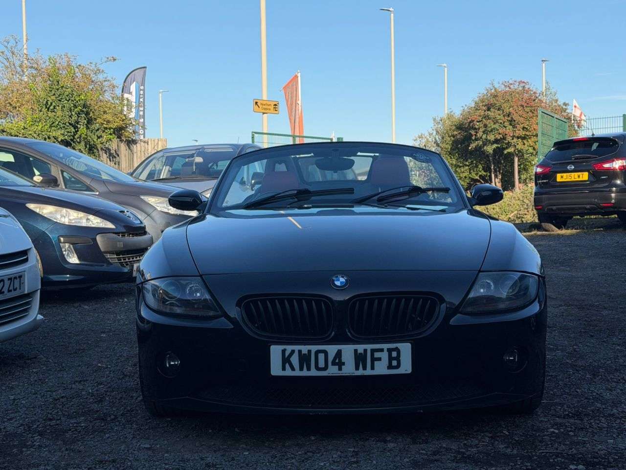A 2004 BMW Z4 2.5i SE Convertible 2dr Petrol Manual Euro 3 (192 bhp) A 2004 BMW Z4 2.5i SE Convertible 2dr Petrol Manual Euro 3 (192 bhp)