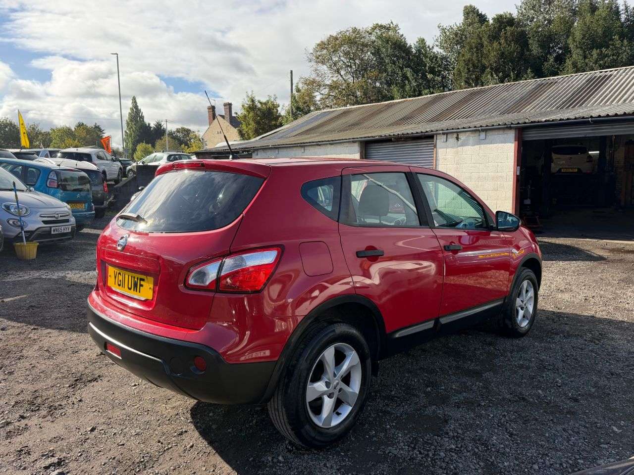 A 2011 NISSAN QASHQAI 1.6 Visia SUV 5dr Petrol Manual 2WD Euro 5 (s/s) (117 ps) A 2011 NISSAN QASHQAI 1.6 Visia SUV 5dr Petrol Manual 2WD Euro 5 (s/s) (117 ps)
