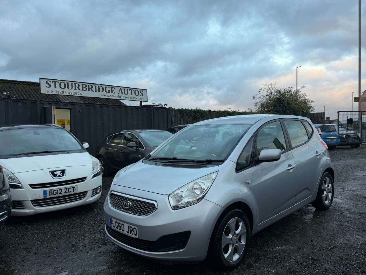 A 2010 KIA VENGA 1.4 CRDi EcoDynamics 2 MPV 5dr Diesel Manual Euro 5 (s/s) (89 bhp) *** 12 M A 2010 KIA VENGA 1.4 CRDi EcoDynamics 2 MPV 5dr Diesel Manual Euro 5 (s/s) (89 bhp) *** 12 M
