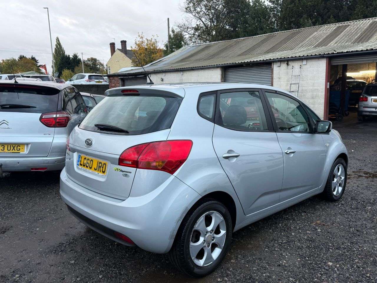 A 2010 KIA VENGA 1.4 CRDi EcoDynamics 2 MPV 5dr Diesel Manual Euro 5 (s/s) (89 bhp) *** 12 M A 2010 KIA VENGA 1.4 CRDi EcoDynamics 2 MPV 5dr Diesel Manual Euro 5 (s/s) (89 bhp) *** 12 M