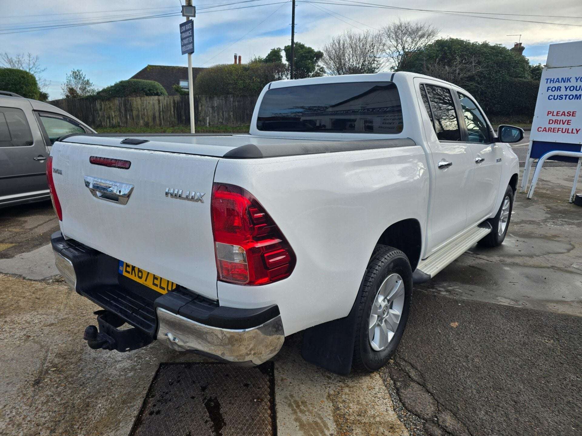 A 2017 TOYOTA HILUX ICON 4WD D-4D DCB 68,000 Miles A 2017 TOYOTA HILUX ICON 4WD D-4D DCB 68,000 Miles