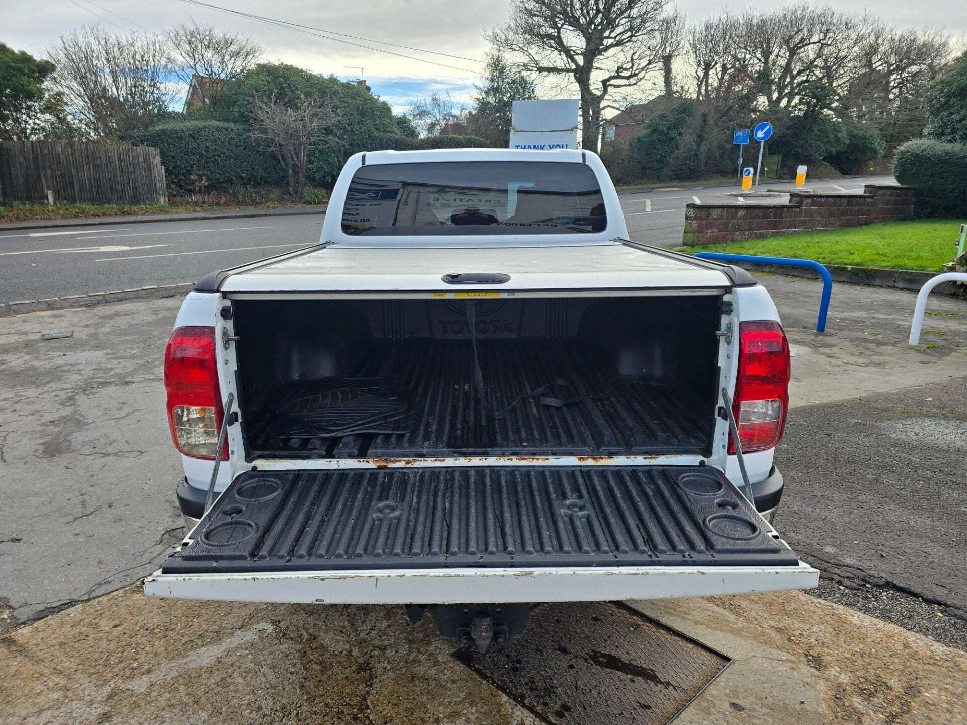 A 2017 TOYOTA HILUX ICON 4WD D-4D DCB 68,000 Miles A 2017 TOYOTA HILUX ICON 4WD D-4D DCB 68,000 Miles