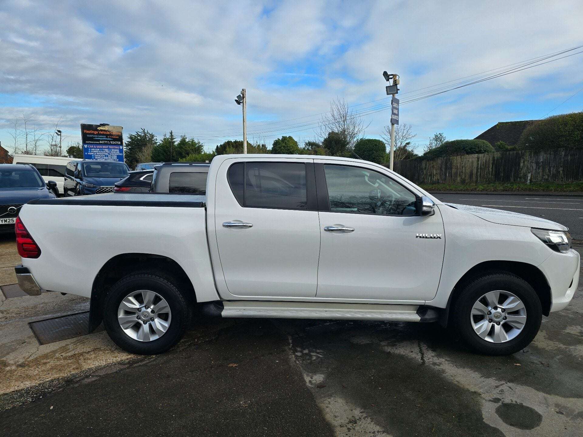 A 2017 TOYOTA HILUX ICON 4WD D-4D DCB 68,000 Miles A 2017 TOYOTA HILUX ICON 4WD D-4D DCB 68,000 Miles