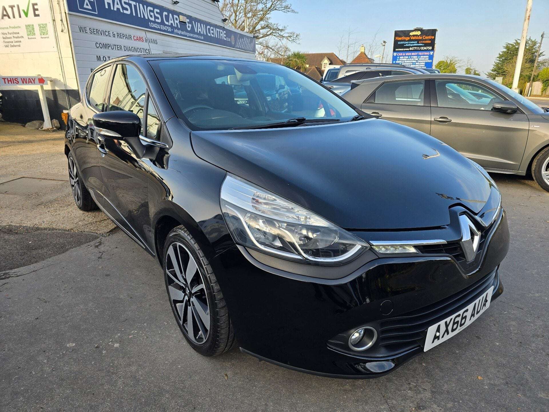 A 2016 RENAULT CLIO DYNAMIQUE S NAV DCI 41,000 Miles A 2016 RENAULT CLIO DYNAMIQUE S NAV DCI 41,000 Miles