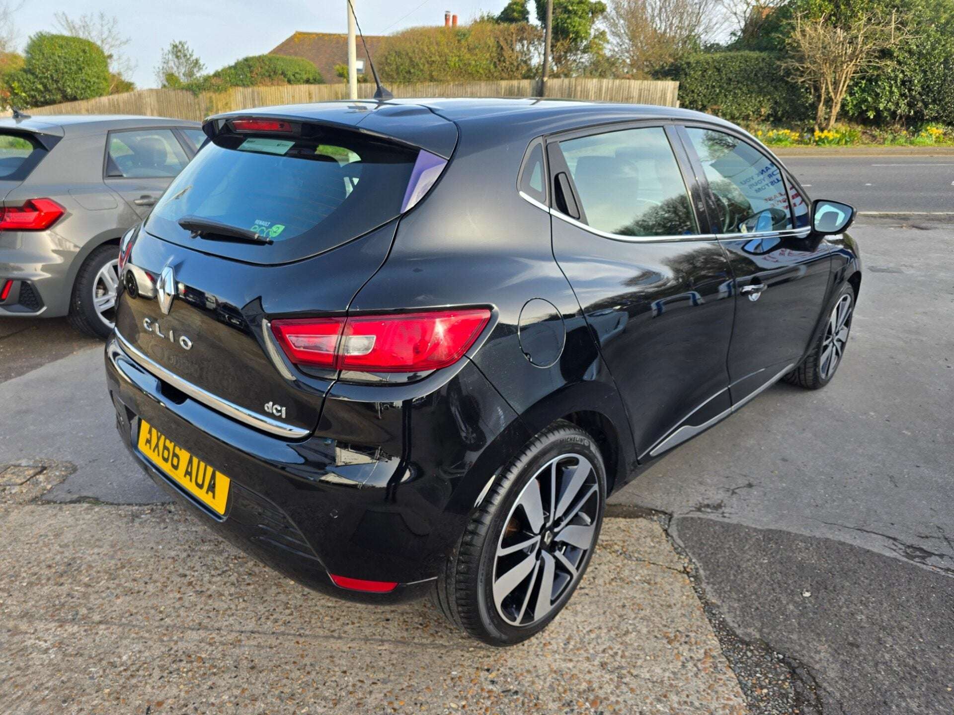 A 2016 RENAULT CLIO DYNAMIQUE S NAV DCI 41,000 Miles A 2016 RENAULT CLIO DYNAMIQUE S NAV DCI 41,000 Miles