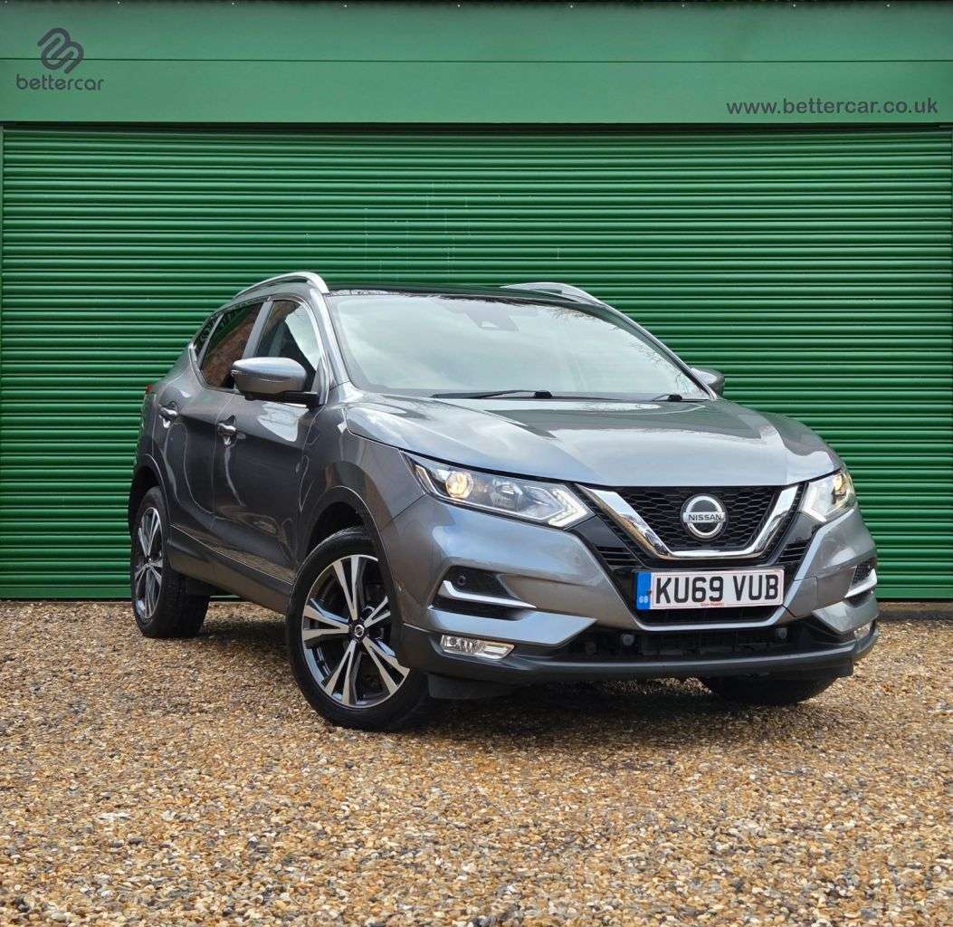A 2019 NISSAN QASHQAI 1.3 DIG-T N-Connecta SUV 5dr Petrol Manual Euro 6 (s/s) (140 ps) Pan Roof & A 2019 NISSAN QASHQAI 1.3 DIG-T N-Connecta SUV 5dr Petrol Manual Euro 6 (s/s) (140 ps) Pan Roof &
