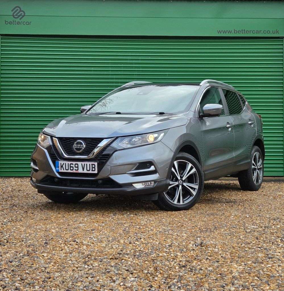 A 2019 NISSAN QASHQAI 1.3 DIG-T N-Connecta SUV 5dr Petrol Manual Euro 6 (s/s) (140 ps) Pan Roof & A 2019 NISSAN QASHQAI 1.3 DIG-T N-Connecta SUV 5dr Petrol Manual Euro 6 (s/s) (140 ps) Pan Roof &