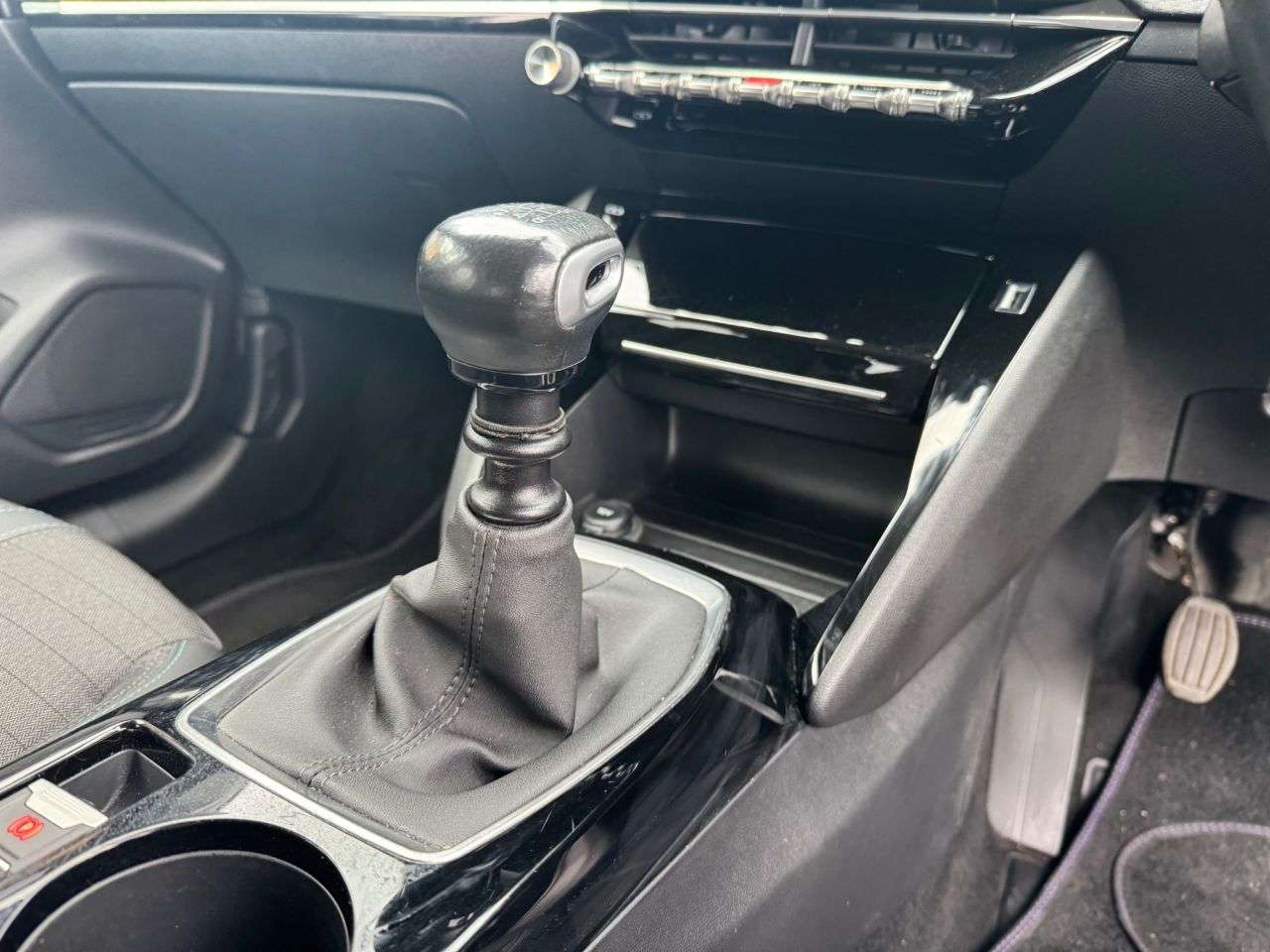 2021 PEUGEOT 208 2021 PEUGEOT 208