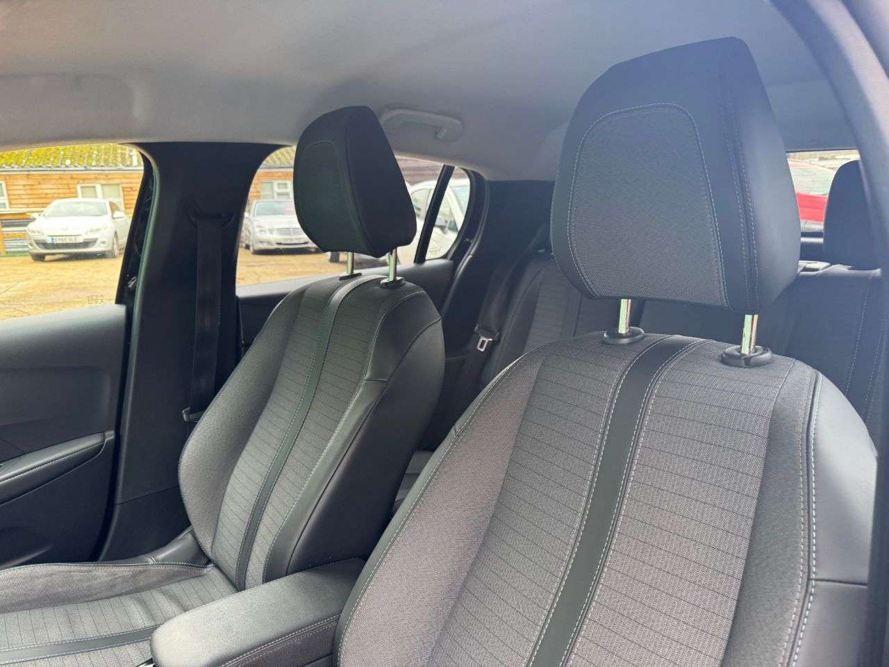 2021 PEUGEOT 208 2021 PEUGEOT 208