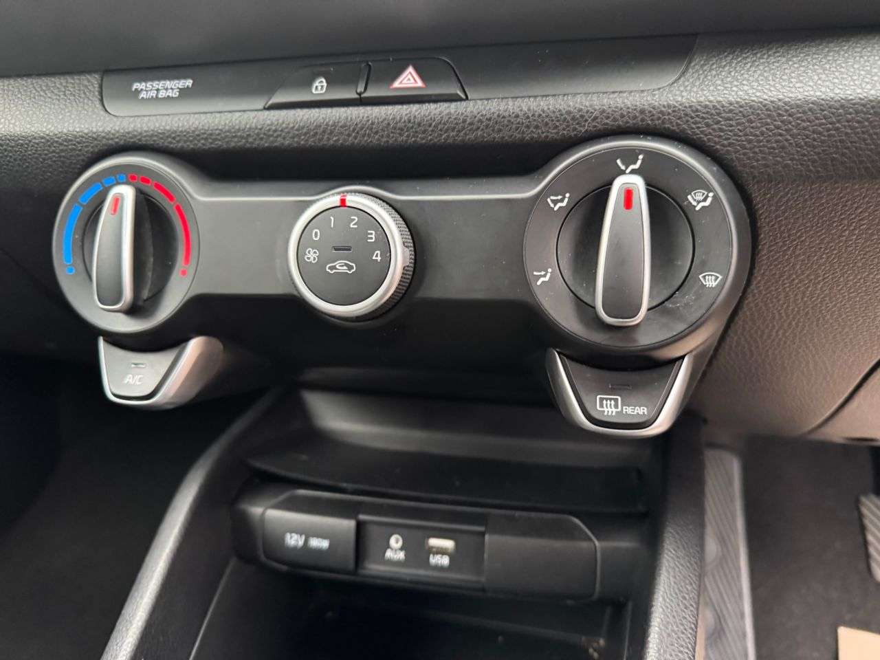 2018 KIA STONIC 2018 KIA STONIC