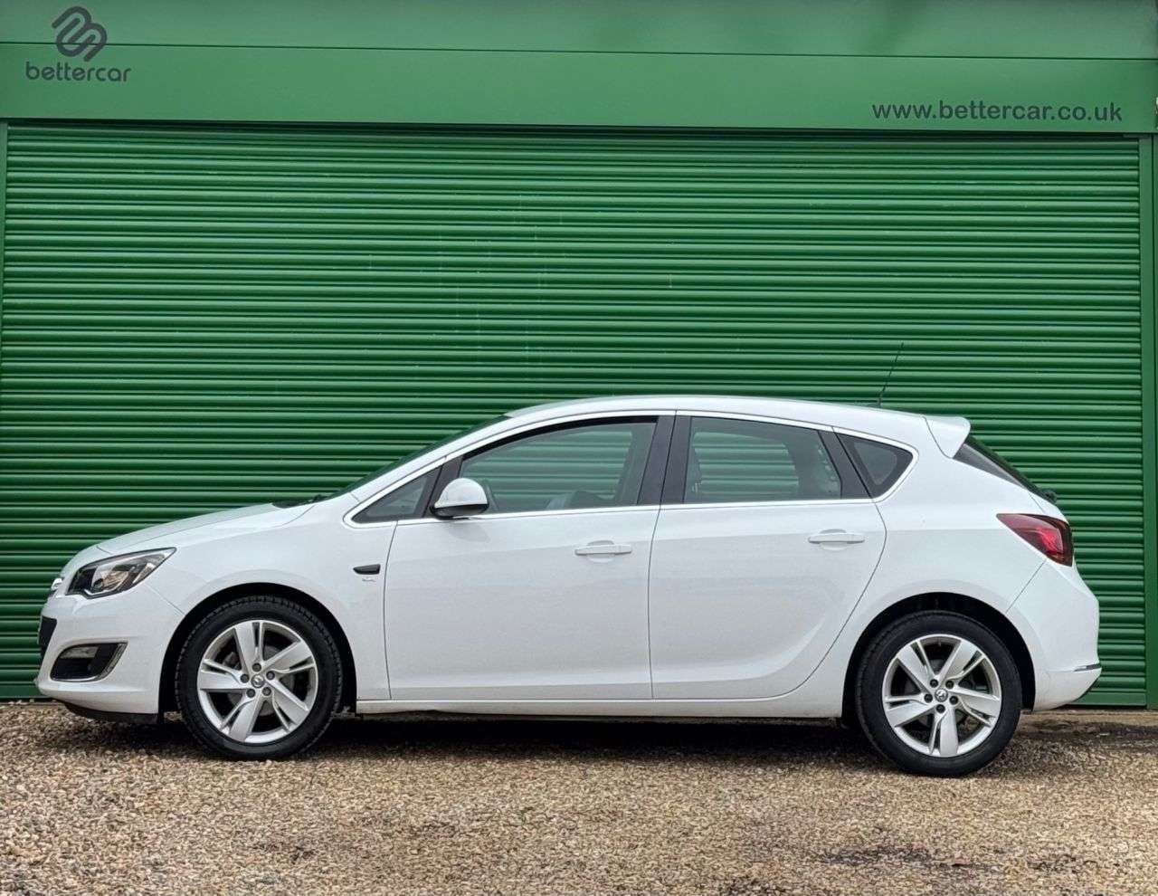A 2015 VAUXHALL ASTRA 1.4 16v SRi Hatchback 5dr Petrol Manual Euro 5 (100 ps) A 2015 VAUXHALL ASTRA 1.4 16v SRi Hatchback 5dr Petrol Manual Euro 5 (100 ps)